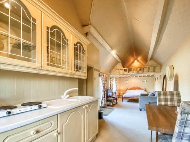 Kitchen area | Cottage 4 - Oaklands Farm, East Tytherley