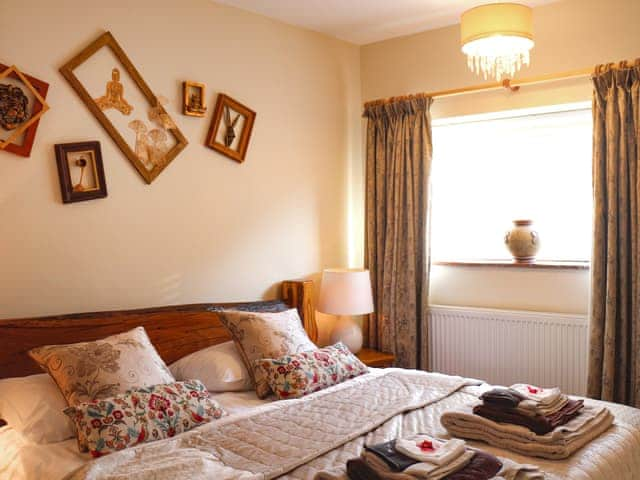 Double bedroom | Old Toads Barn, Theddlethorpe, near Mablethorpe