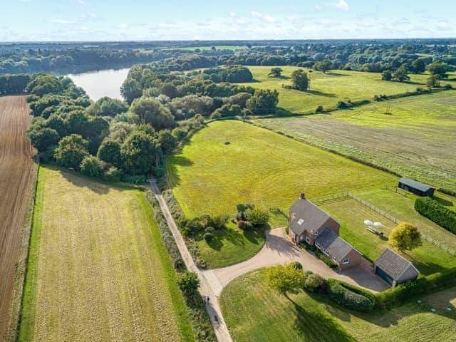 Setting | The Lake House, Tattingstone, near Ipswich
