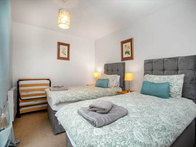 Twin bedroom | Higher Trewithen/The Dairy - Higher Trewithen Holiday Cottages, Sithians