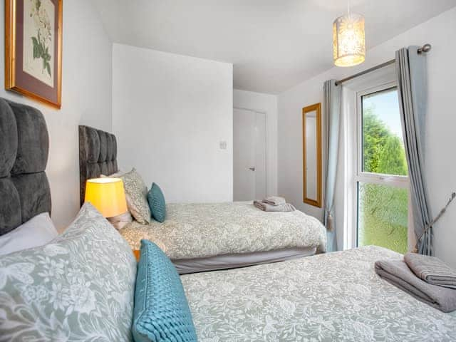 Twin bedroom | Higher Trewithen/The Dairy - Higher Trewithen Holiday Cottages, Sithians