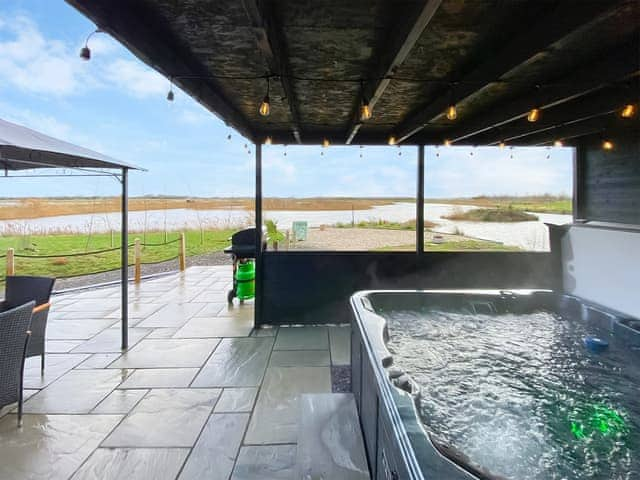 Hot tub | Fieldview Fishery - Fieldview Fisheries, Saltfleetby