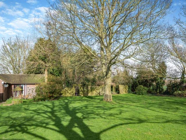 Outdoor area | Bluebell lodge - Firtree Farm, Burgh le Marsh