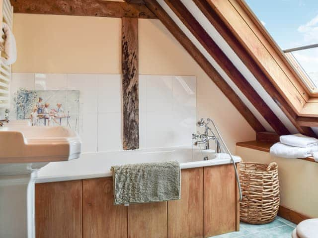 Bathroom | Meadowbrook Farm - The Old Stable - Meadowbrook Farm Cottages, Moreton, near Thame