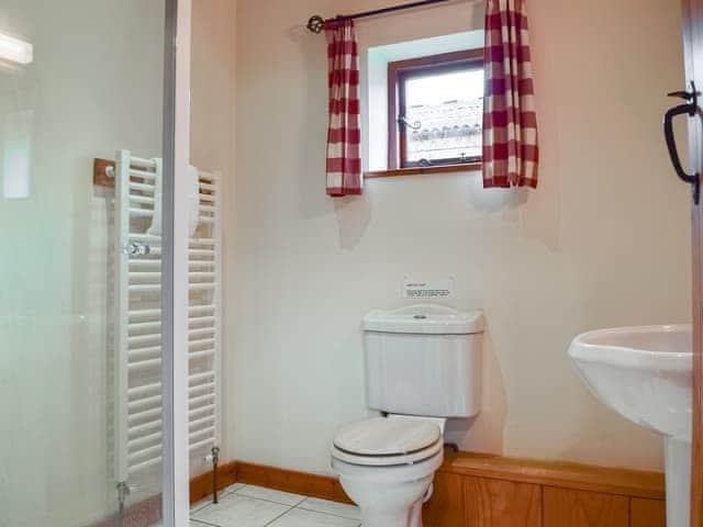 Bathroom | Meadowbrook Farm - The Old Stable - Meadowbrook Farm Cottages, Moreton, near Thame