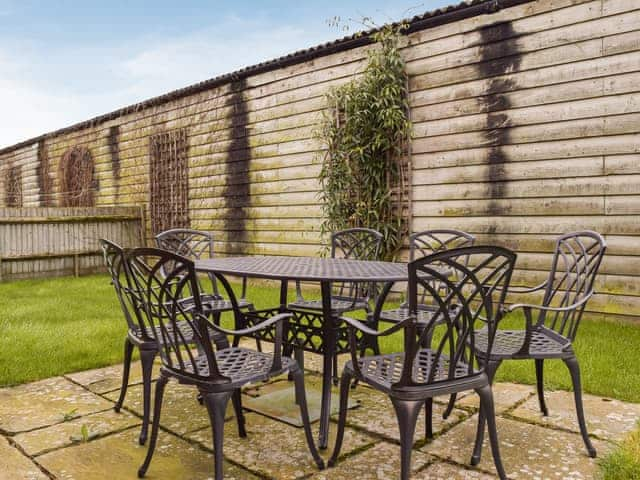 Sitting-out-area | Meadowbrook Farm - The Old Stable - Meadowbrook Farm Cottages, Moreton, near Thame