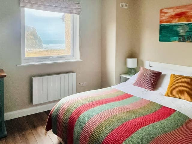 Double bedroom | Kippy Cottage, Porthtowan