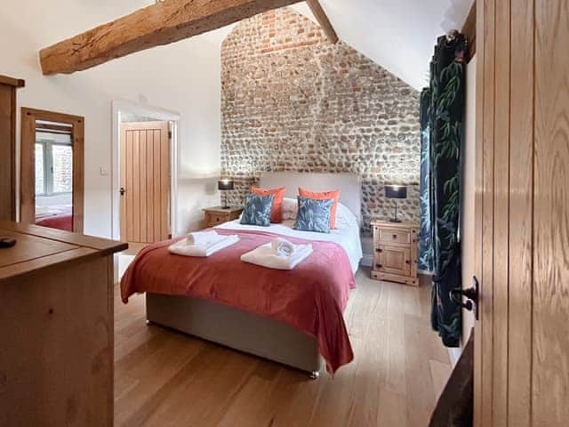 King size bedroom | Stag&rsquo;s Rest - Manor Farm Barns, Witton, near Happisburgh