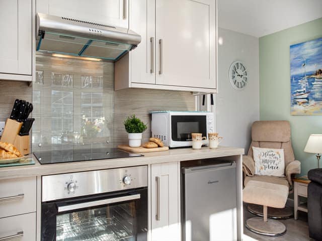 Kitchen area | Deers Holt - Granite Henge, Looe