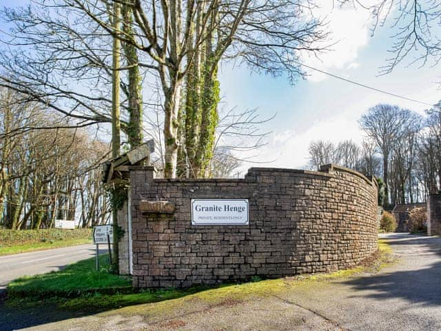 Driveway | Deers Holt - Granite Henge, Looe