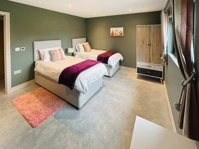 Twin bedroom | The Barnyard, Sutton Valence, near Maidstone