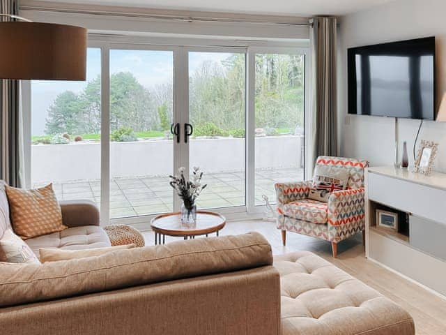 Open plan living space | Avocet 1 - The Cove, Brixham