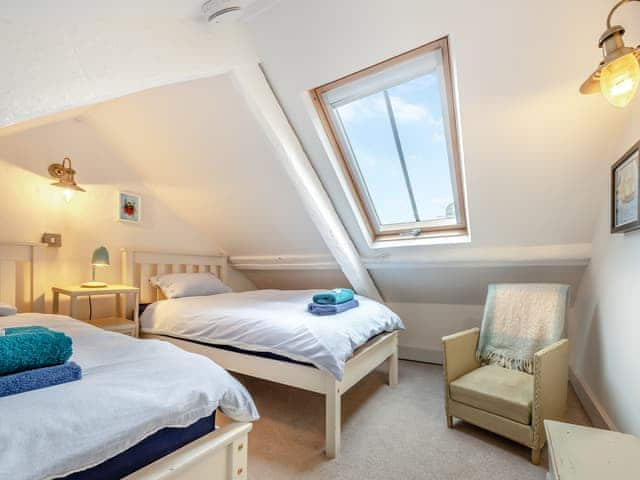 Twin bedroom | Rose Cottage, Brixham