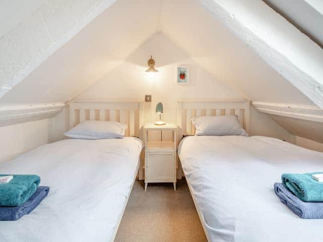 Twin bedroom | Rose Cottage, Brixham