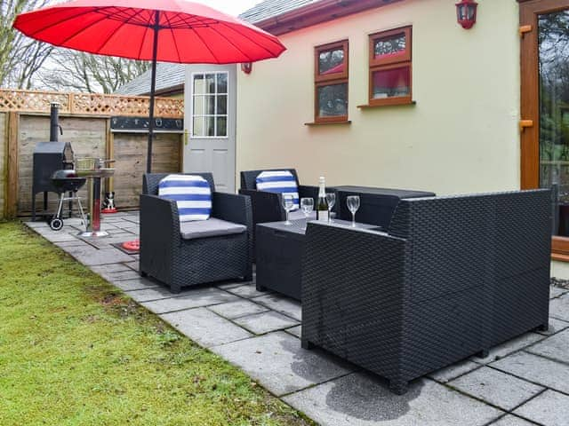 Sitting-out-area | 15 Pebble Cottage, Camelford