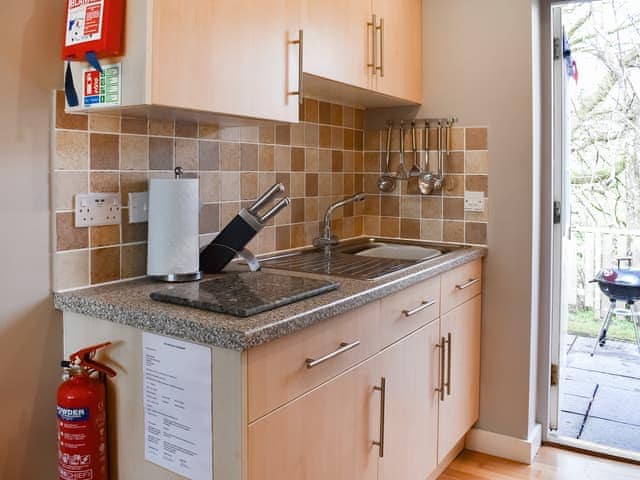 Kitchen area | 15 Pebble Cottage, Camelford