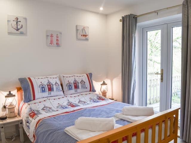 Double bedroom | 15 Pebble Cottage, Camelford