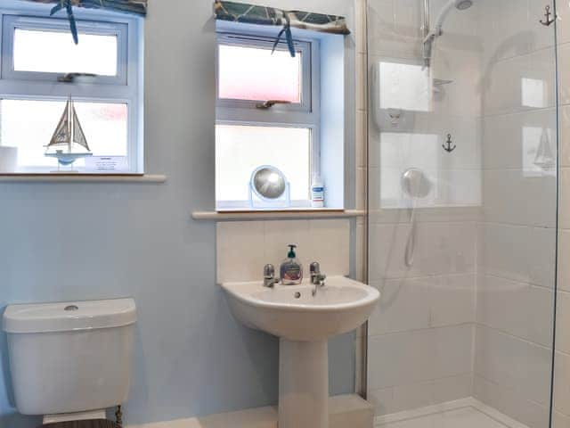 Bathroom | 15 Pebble Cottage, Camelford