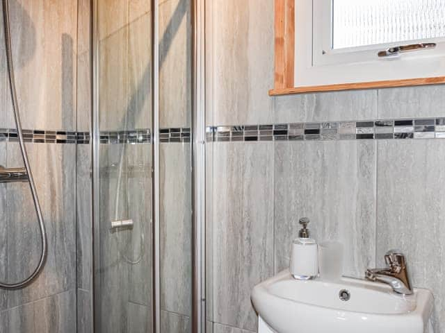 Bathroom | Badgers - Chilsham Farm Nurseries, Herstmonceux, Hailsham