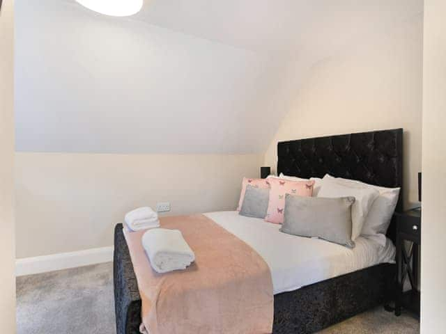 Bedroom 4 with open plan bathroom | Beaconsfield House, Mundesley