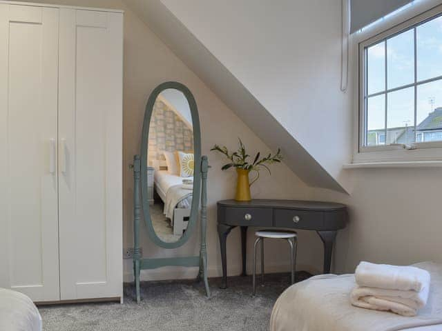 Twin bedroom | Oasis Cottage, Whitby