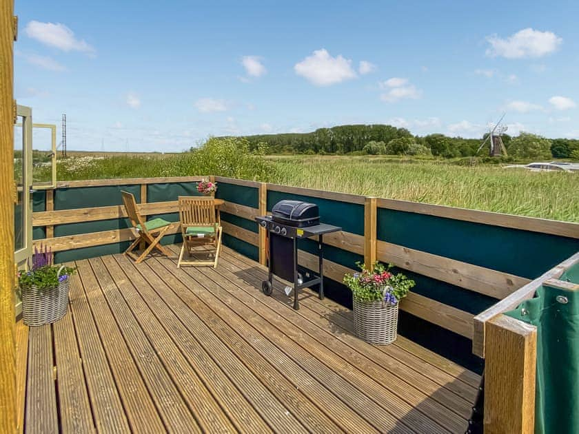 Sitting-out-area | Reed View - Moorings House & Reed View, St Olaves, near Beccles