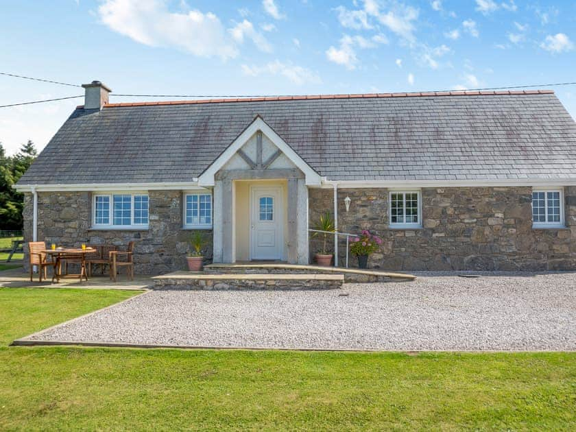 Exterior | Bryn Awelon Y Bwthyn - Moelfre Cottages, Moelfre, near Benllech