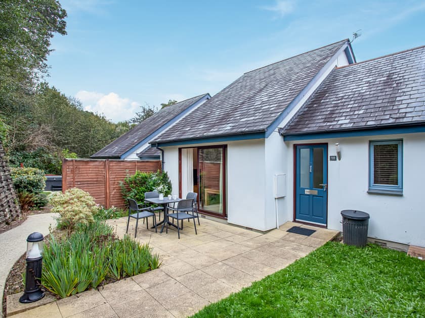 Sitting-out-area | The Valley - Villa Gallery - The Valley Cottages, Carnon Downs, near Truro