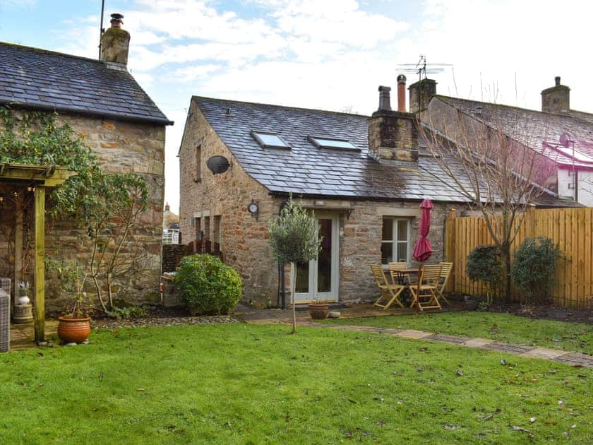 Exterior | Cross House Cottage - Castle Gate Retreats, Kirkby Lonsdale