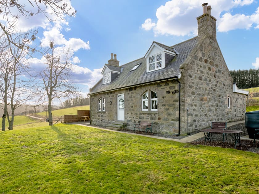 Charming Victorian cottage set in magnificent Scottish countryside | Tornahatnach - Glenkindie Estate Holiday Cottages, Glenkindie, near Alford