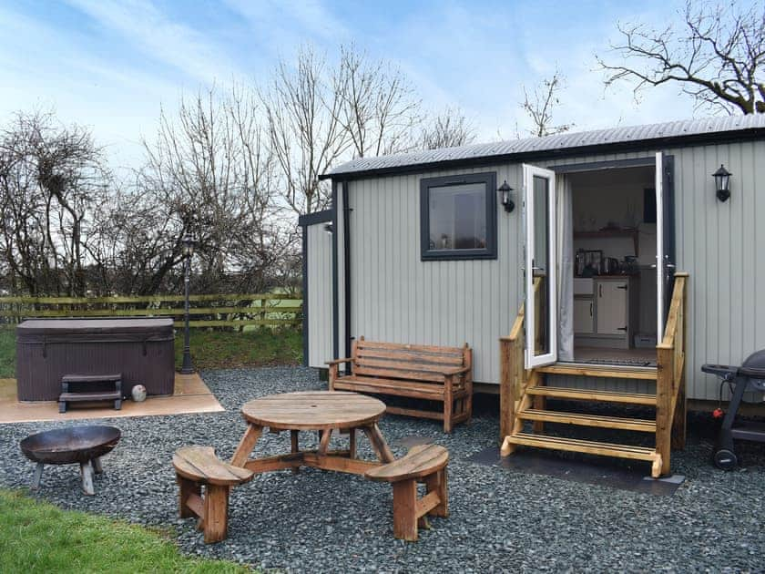 Quirky and charming holiday accommodation | Greengill Farm Shepherds Hut - Greengill, Greengill, near Cockermouth