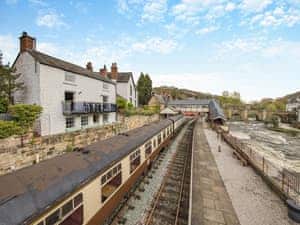 Setting | Dee Bank Cottage, Llangollen