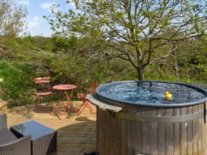 Hot tub | Deer Close - Woodland Retreats, Millom