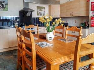 Kitchen/diner | Old Barn Farmhouse - Old Barn Farm, Uplawmoor, near Paisley