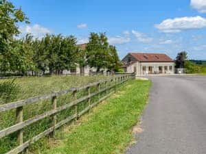 Exterior | Badger Cottage - Woodlands Farm, Somerton