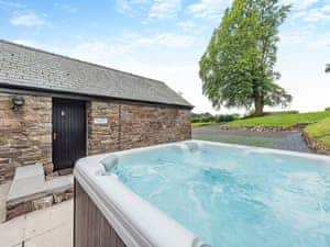 Hot tub | Ysgubor Fawr - Cennen Cottages at Blaenllynnant, Gwynfe, Llangadog