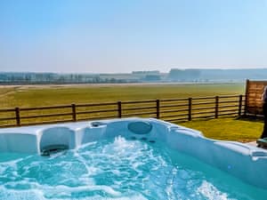Hot tub | Moss Yurt - Bachilton Farm, Methven, near Perth