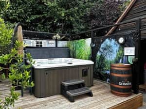 Hot tub | The Annex at The Oaks, Ross-on-Wye