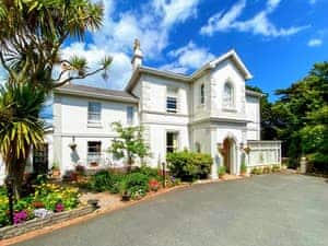 The magnificent Muntham Holiday Apartments | Apartment 7, Barrington Road, Torquay 