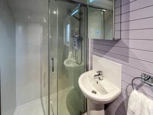 Bathroom | Coo Pod - Newton Of Inshewan Farm Pods, Forfar
