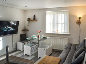 Open plan living space | Holly&rsquo;s Apartment, Beverley