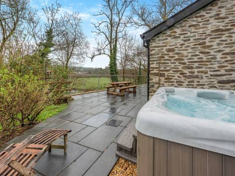 Hot tub | Pen y Bont, Llandysul