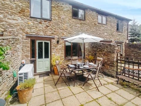 Outdoor eating area | The Popples, Ivybridge