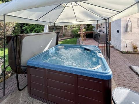 Hot tub | Moulsham House, Stoke Ferry