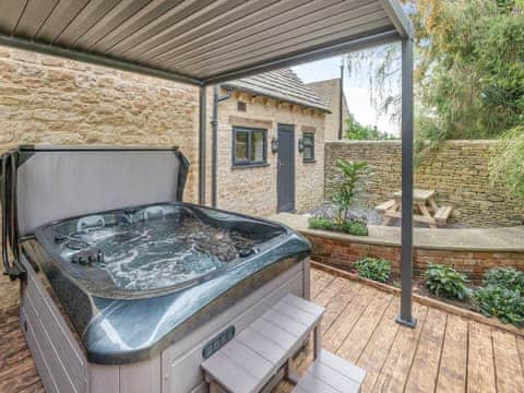 Hot tub | Wisteria Cottage, South Cerney, near Cirencester