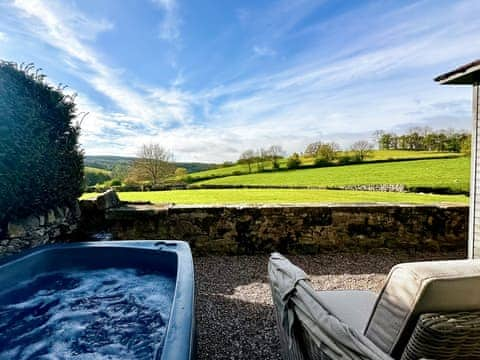 Hot tub | Henry&rsquo;s Haunt - Harthill Hall, Alport, near Bakewell