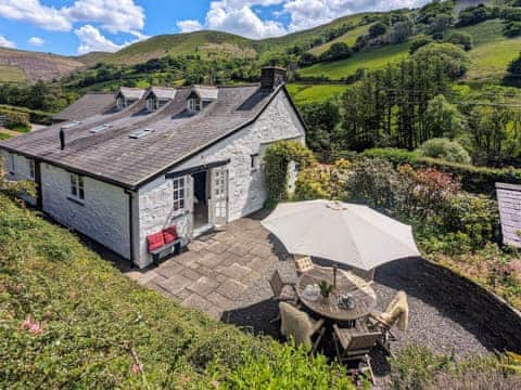 Stylish well-appointed cottage | Tyn Y Ffordd, Llanymawddwy near Dolgellau