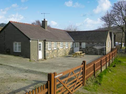 Exterior | Penlon Cottage, Trefor, Near Caernarfon