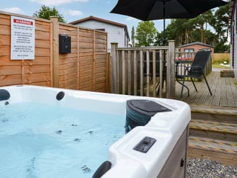 Hot tub | Oak Lodge - Wilberfoss Holiday Park, Wilberfoss, near York