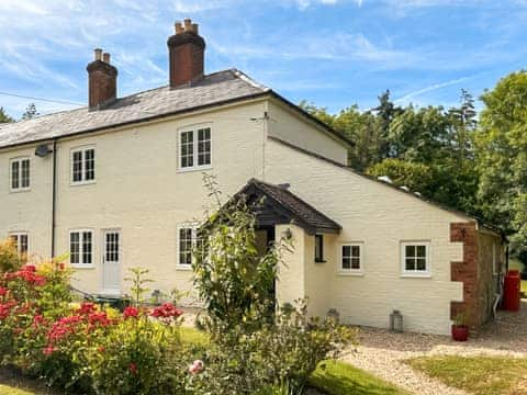 Delightful period farmhouse | Pigeon Coo Farmhouse, Hamstead, near Yarmouth